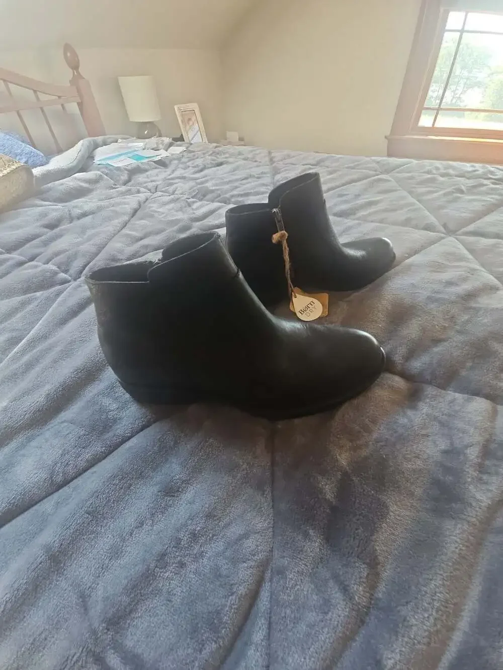 Born Women's Black Leather Side Zip Ankle Booties